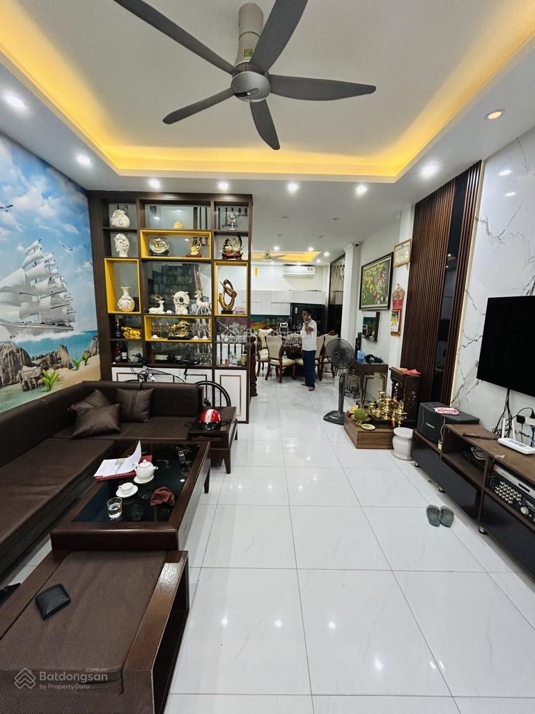 PHÂN LÔ LẠC TRUNG- Ô TÔ - FULL NỘI THẤT ĐẸP- AN SINH - AN NINH ĐỈNH - NHIỀU TIỆN ÍCH XUNG QUANH