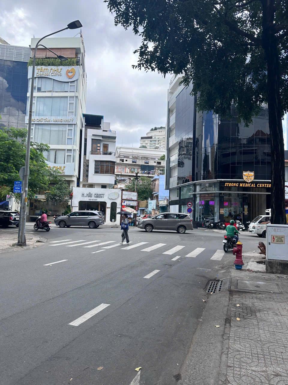 38,5 tỷ căn nhà 5 tầng cách chợ bến thành 1km kế góc mặt tiền Trần Hưng Đạo, Nguyễn Văn Cừ, Quận 1 38,5 tỷ căn nhà 5 tầng cách chợ bến thành 1km kế góc mặt tiền Trần Hưng Đạo, Nguyễn Văn Cừ, Quận 1