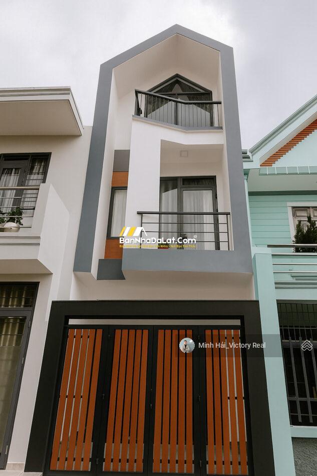 Giá chỉ 5.3 tỷ Bán nhà hẻm ô tô đường Phan Chu Trinh, P9, Phường Lâm Viên. Khu vực cực kỳ an ninh