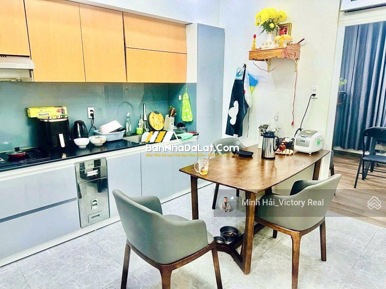 Giá chỉ 5.3 tỷ Bán nhà hẻm ô tô đường Phan Chu Trinh, P9, Phường Lâm Viên. Khu vực cực kỳ an ninh