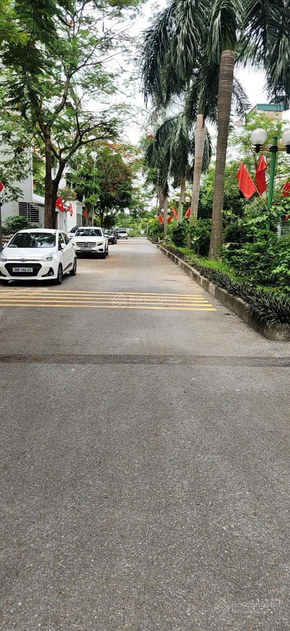 Hàng chính chủ bán nhanh, đất ngõ 11 Việt Hưng, 80m2, khu vực hiếm nhà bán