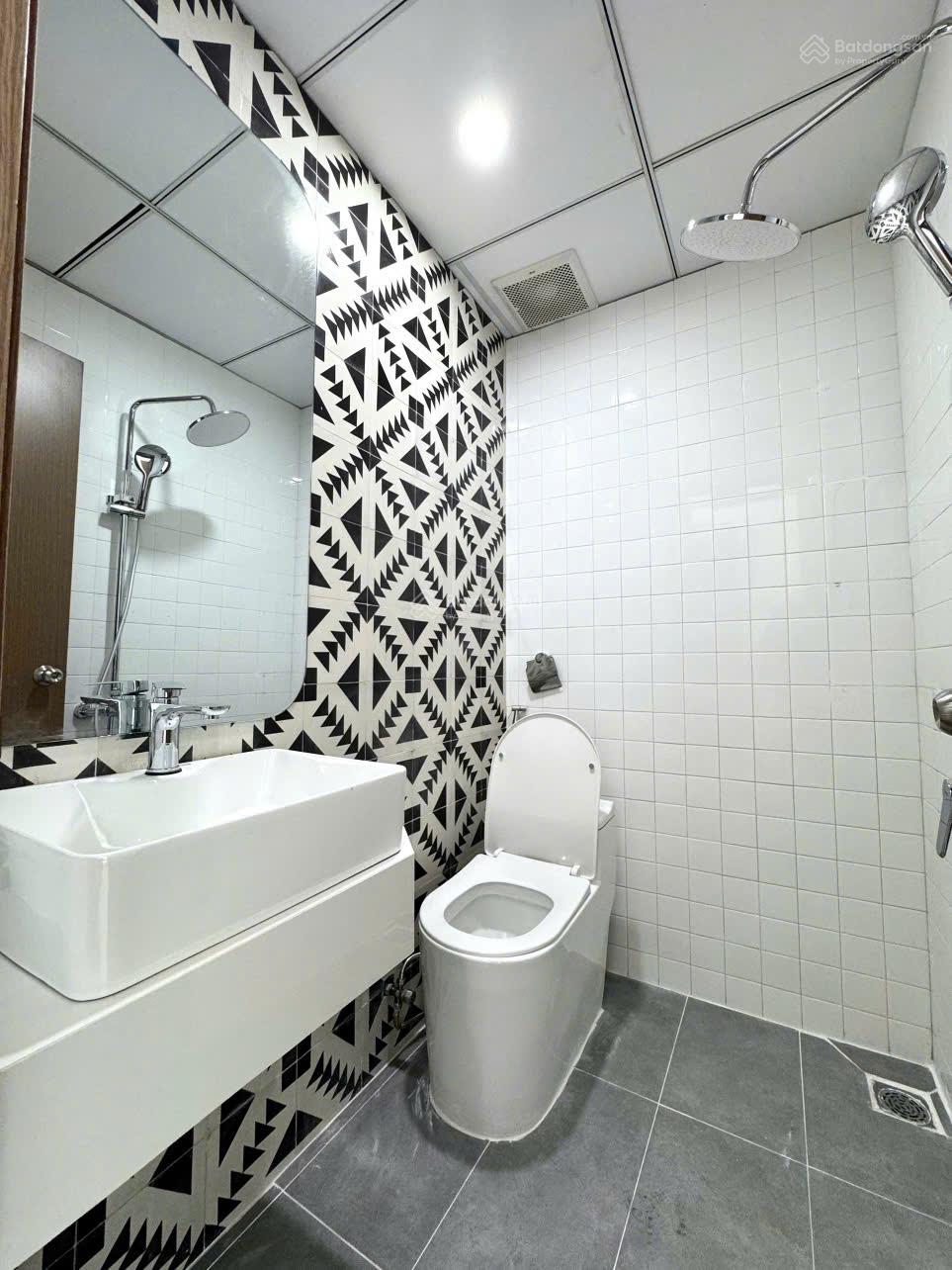 Cần bán gấp căn hộ cao cấp tại Mường Thanh Viễn Triều Căn 724, tòa OC1A