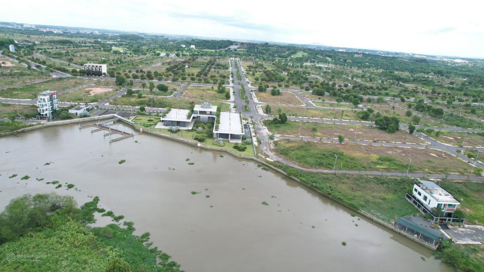 Chính chủ cần bán gấp trong tháng lô biệt thự view sân golf giá từ 12 triệu/m2. LH: 0979 184 ***