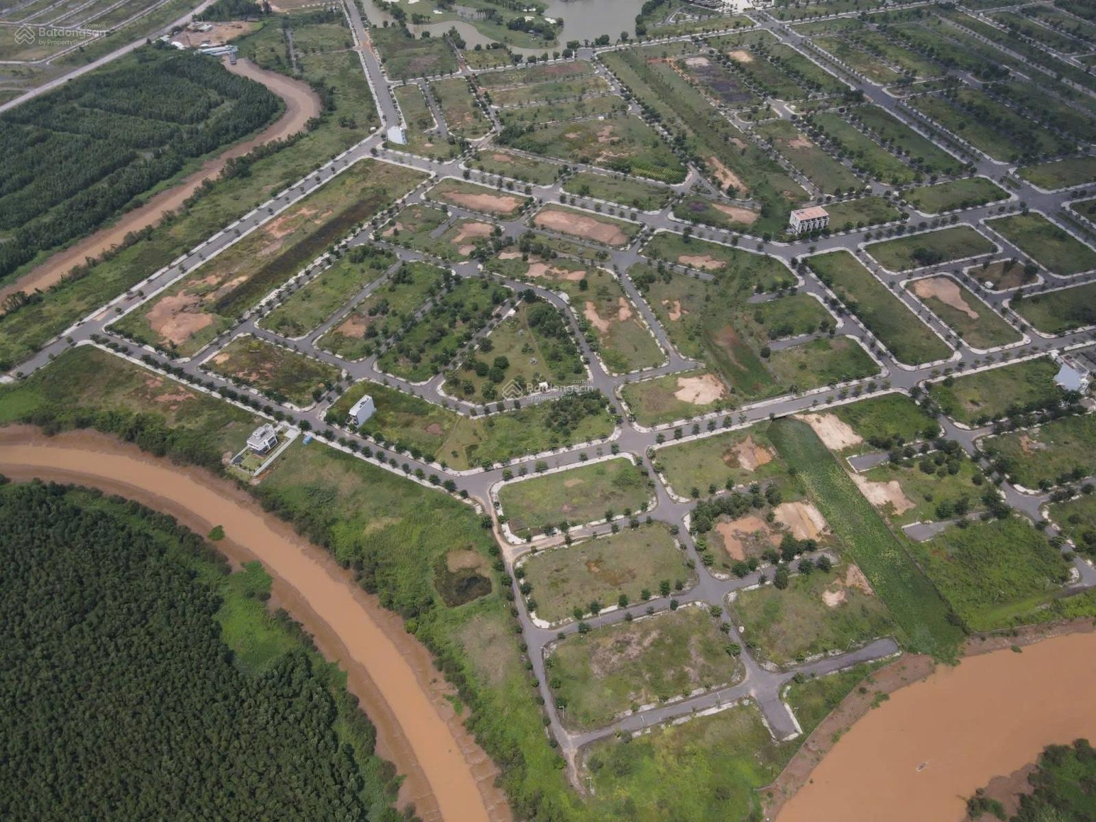 Chính chủ cần bán gấp trong tháng lô biệt thự view sân golf giá từ 12 triệu/m2. LH: 0979 184 ***