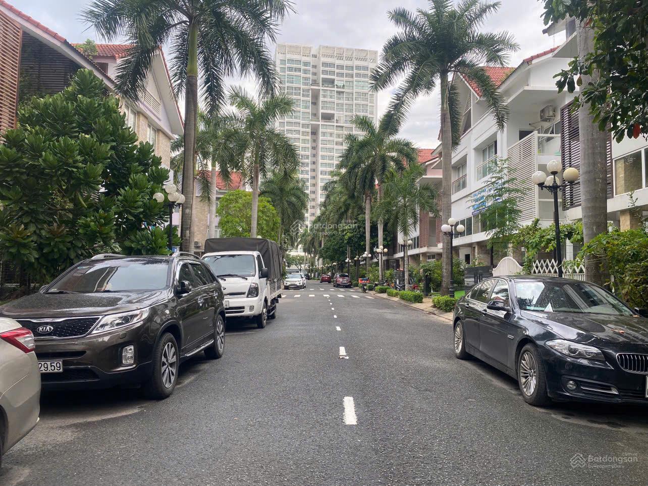 Bán siêu phẩm biệt thự góc 2MT Ngân Long, Đường Nguyễn Hữu Thọ, Kế Q7. DT 351.9m2 - Giá : 49.9 tỷ Bán siêu phẩm biệt thự góc 2MT Ngân Long, Đường Nguyễn Hữu Thọ, Kế Q7. DT 351.9m2 - Giá : 49.9 tỷ