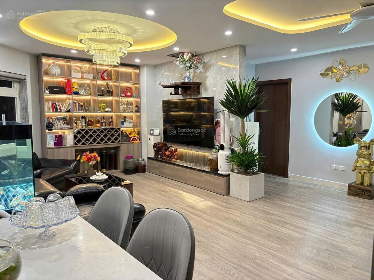 Chủ nhà cần bán gấp CC 2PN, 2WC tại South Tower, giá 5,x tỷ bao sang tên, 83m2