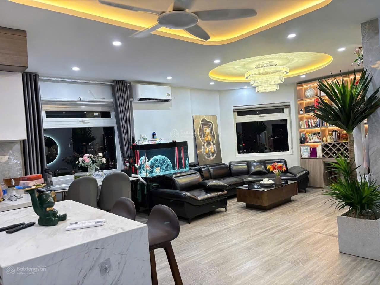 Chủ nhà cần bán gấp CC 2PN, 2WC tại South Tower, giá 5,x tỷ bao sang tên, 83m2