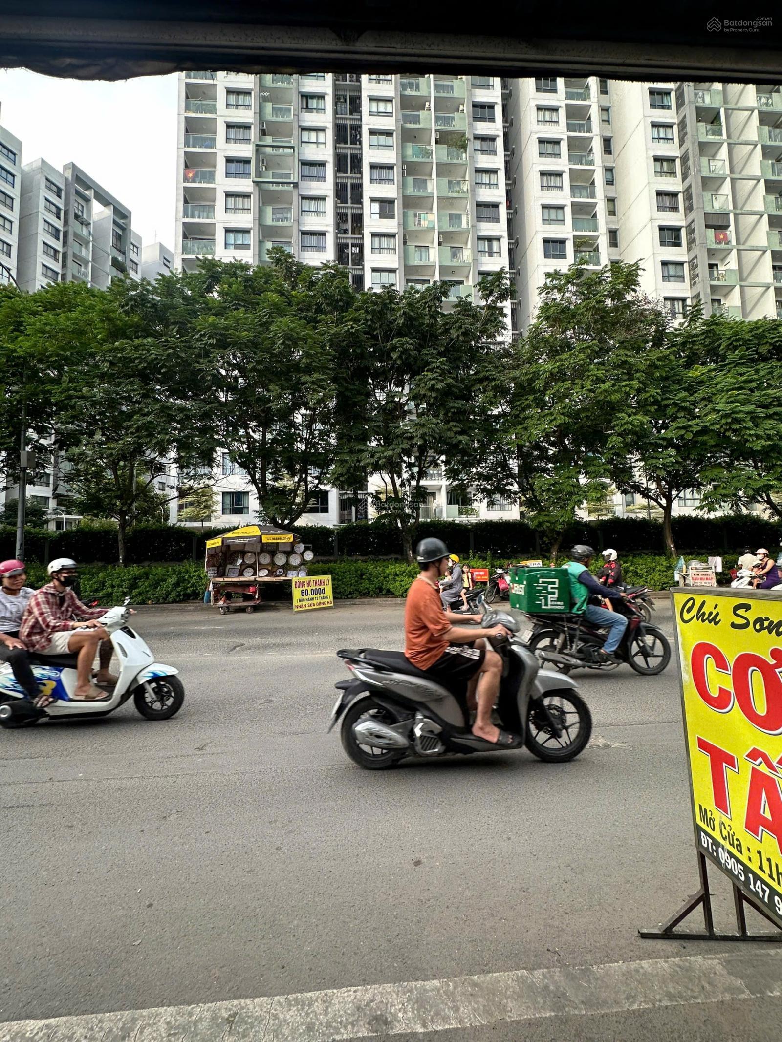 Cho thuê nhà mặt phố tại Hương Lộ 3, 15 triệu, 160m2, đối diện Celadon City khu dân cư sầm uất