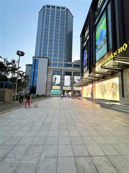Tuyên ngôn đẳng cấp - căn hộ luxury bậc nhất toà Vincom Center Bà Triệu - SĐCC lâu dài. Gọi ngay Tuyên ngôn đẳng cấp - căn hộ luxury bậc nhất toà Vincom Center Bà Triệu - SĐCC lâu dài. Gọi ngay