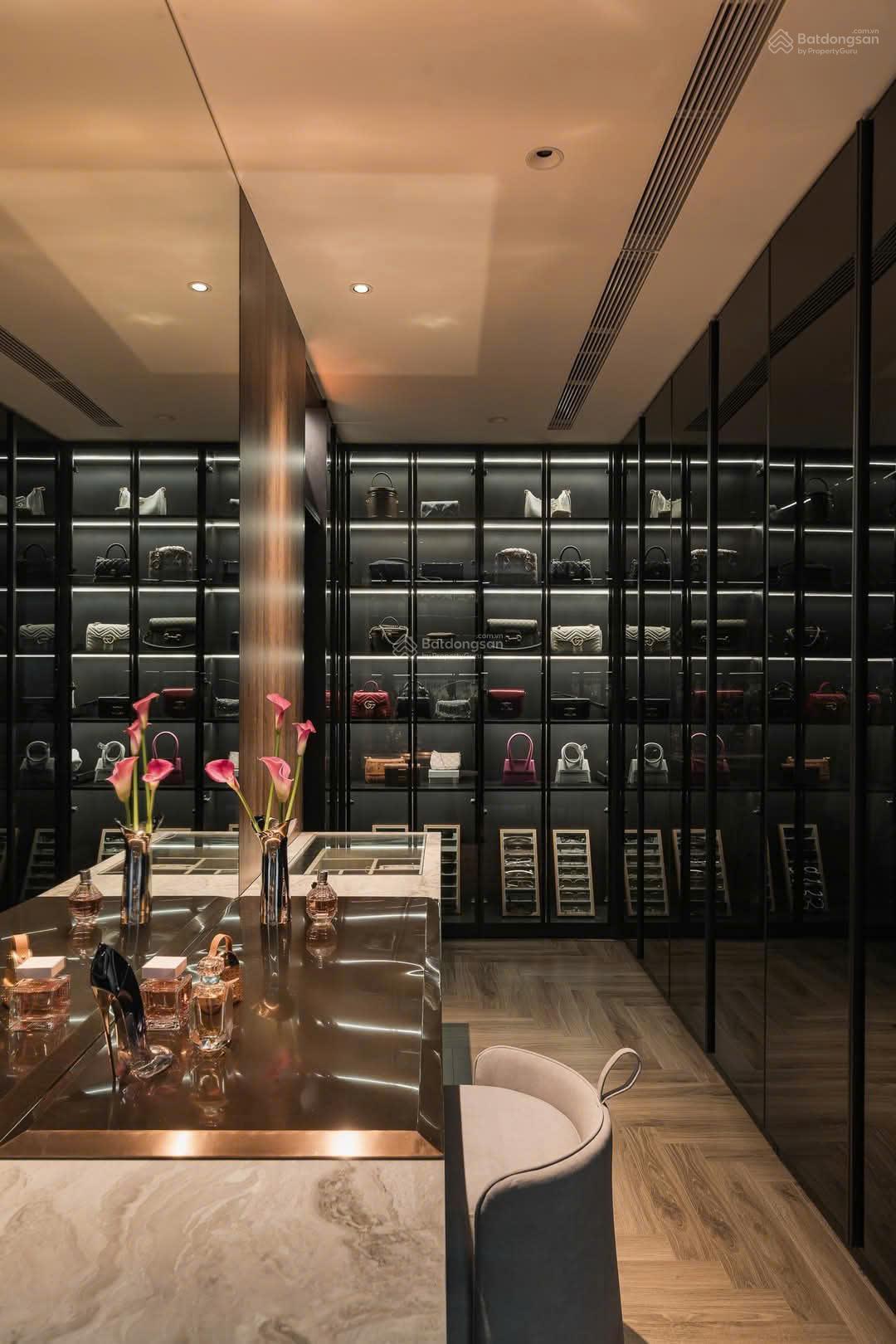 Tuyên ngôn đẳng cấp - căn hộ luxury bậc nhất toà Vincom Center Bà Triệu - SĐCC lâu dài. Gọi ngay Tuyên ngôn đẳng cấp - căn hộ luxury bậc nhất toà Vincom Center Bà Triệu - SĐCC lâu dài. Gọi ngay