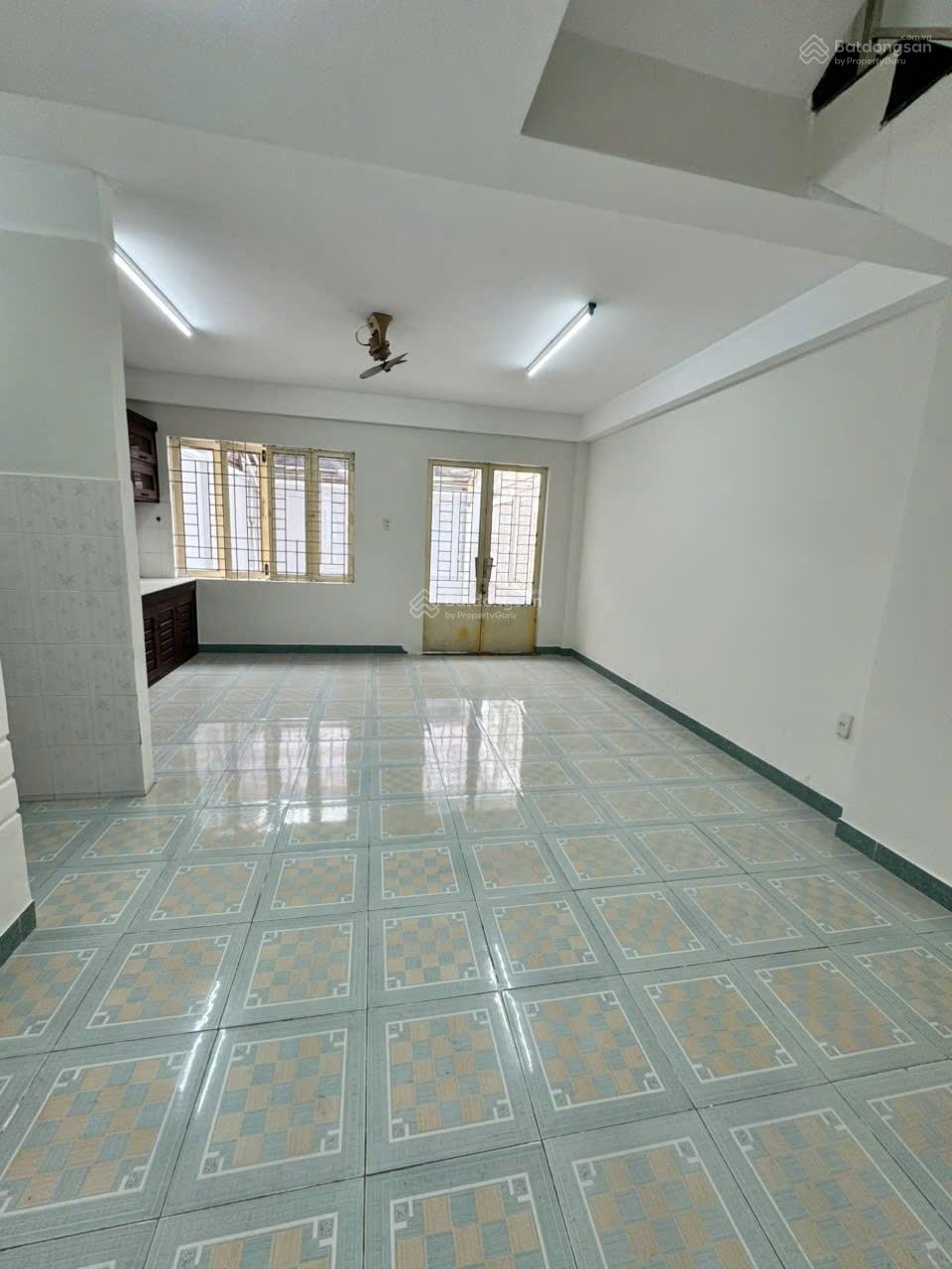 Nhà 2 tầng khu đô thị Bắc Vĩnh Hải, góc 2 mặt tiền ô tô cách Hòn Chồng: Hơn 1km