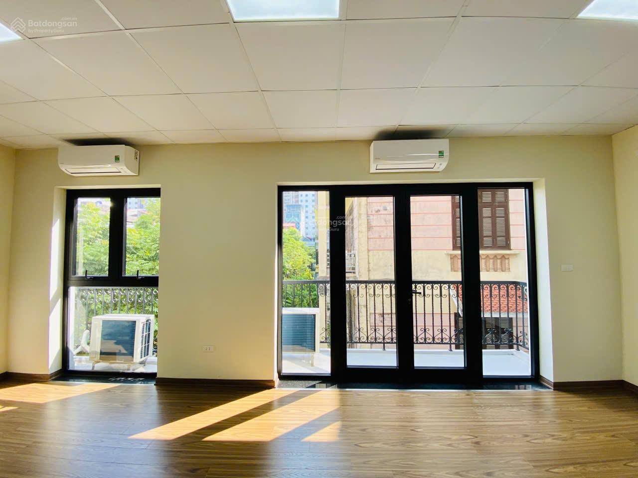 Cho thuê nhà làm cửa hàng VP mặt phố Phạm Văn Đồng, 120m2, tầng1 15 tr, nếu tầng 2,3 thì 10 tr/th