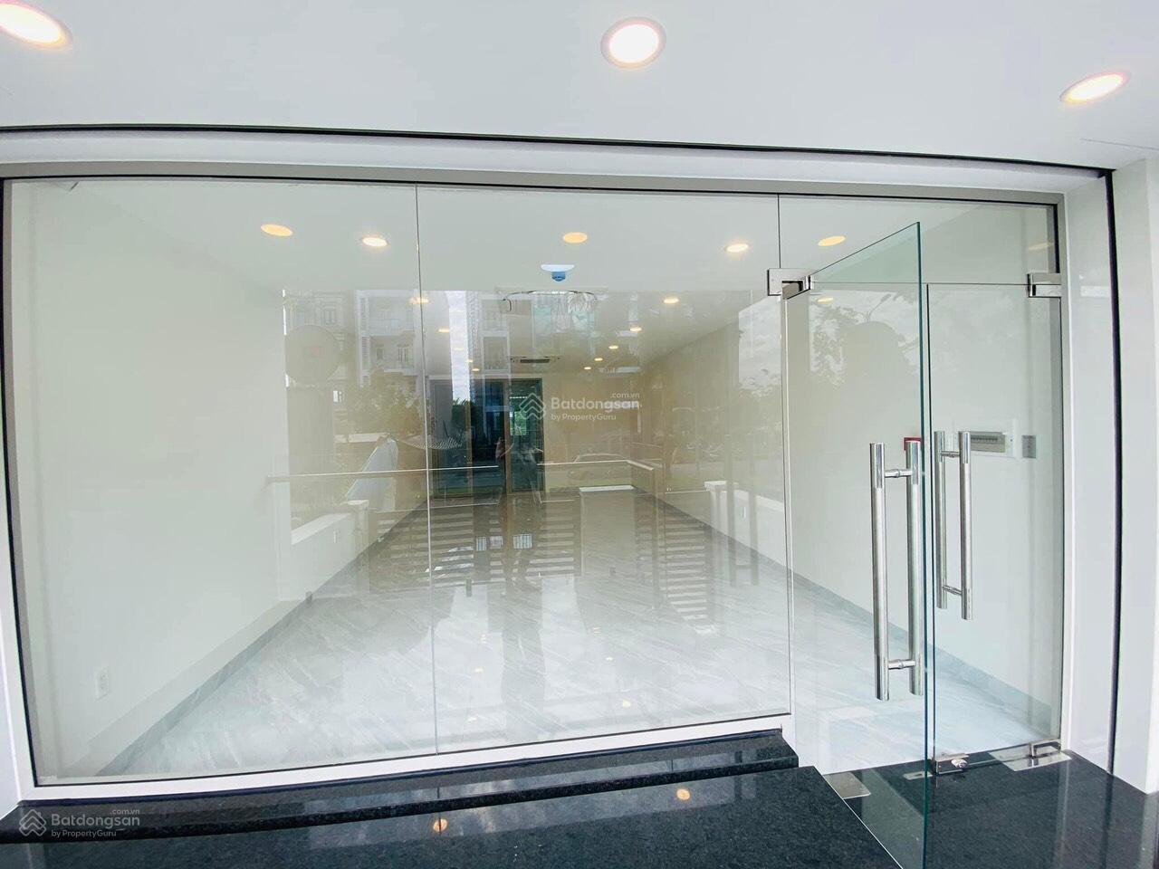 Cho thuê sàn văn phòng lầu 1 DT 5*20m giá 12tr LH 0902 895 ***