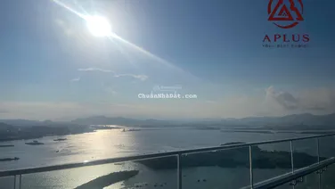 The Ruby Hạ Long. Căn góc tầng trung 2PN2VS lớn view full biển. 2PN đều có view biển. Giá 2.6xtỷ