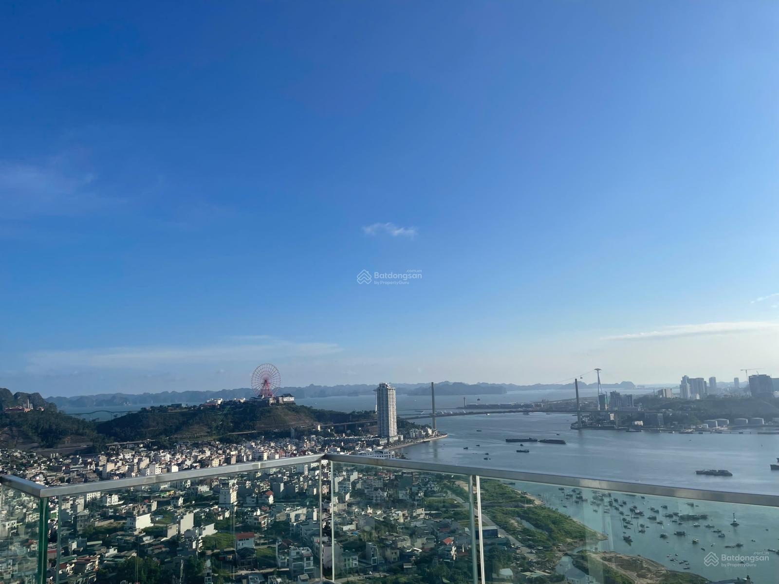 The Ruby Hạ Long. Căn góc tầng trung 2PN2VS lớn view full biển. 2PN đều có view biển. Giá 2.6xtỷ