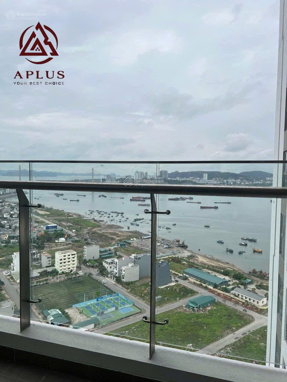 The Ruby Hạ Long. Căn góc tầng trung 2PN2VS lớn view full biển. 2PN đều có view biển. Giá 2.6xtỷ