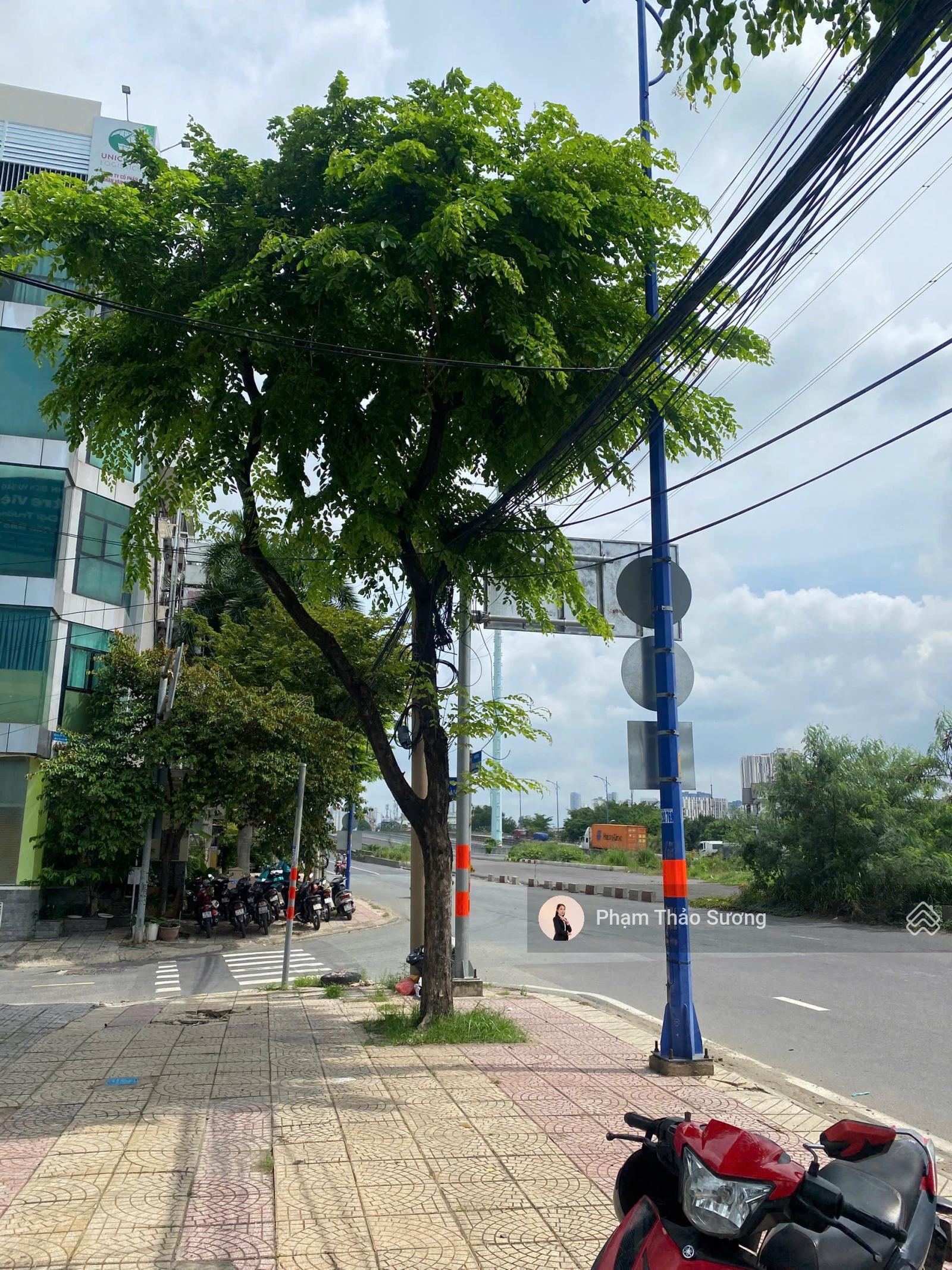 Hàng thơm! Bán nền 100m2 mặt tiền Đồng Văn Cống 4,5x22m - góc đường Tạ Hiển chỉ 16 tỷ thương lượng