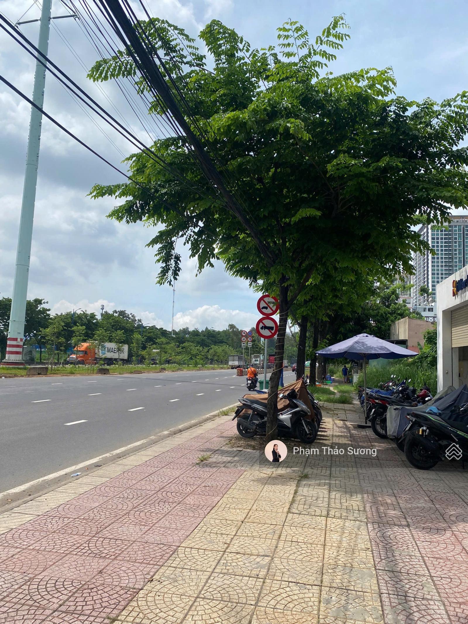 Hàng thơm! Bán nền 100m2 mặt tiền Đồng Văn Cống 4,5x22m - góc đường Tạ Hiển chỉ 16 tỷ thương lượng