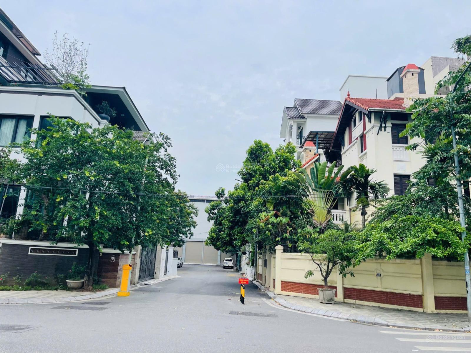 Bán biệt thự Vườn Đào Tây Hồ 105m2 view công viên, giá 52 tỷ. LH: 0917 673 ***