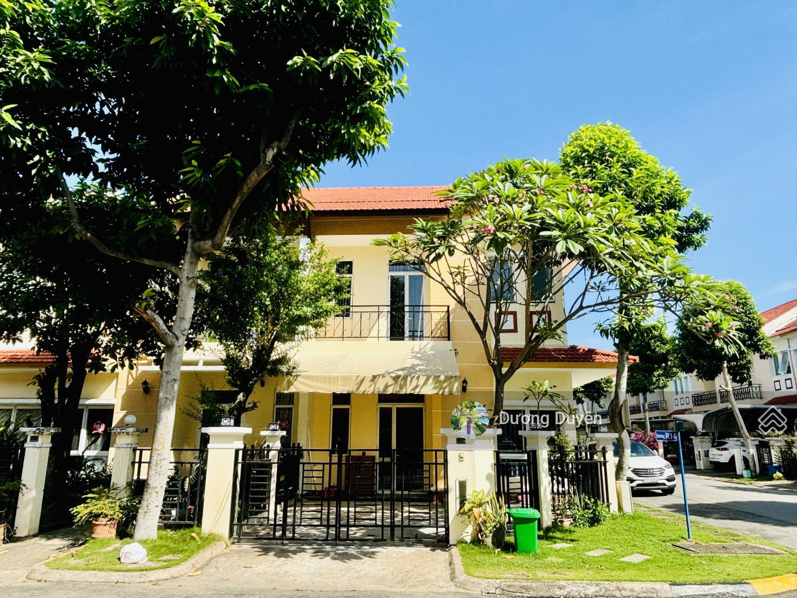 Cho thuê căn biệt thự vườn, nội thất hiện đại tại làng chuyên gia The Oasis, Thuận An, Bình Dương