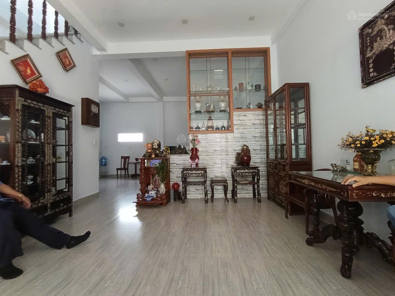 Bán nhà 1 trệt 1 lầu hẻm Chợ Đêm thuộc Phường 1, TP Tân An, diện tích: 5.8 x 11.3m nở hậu 6.5