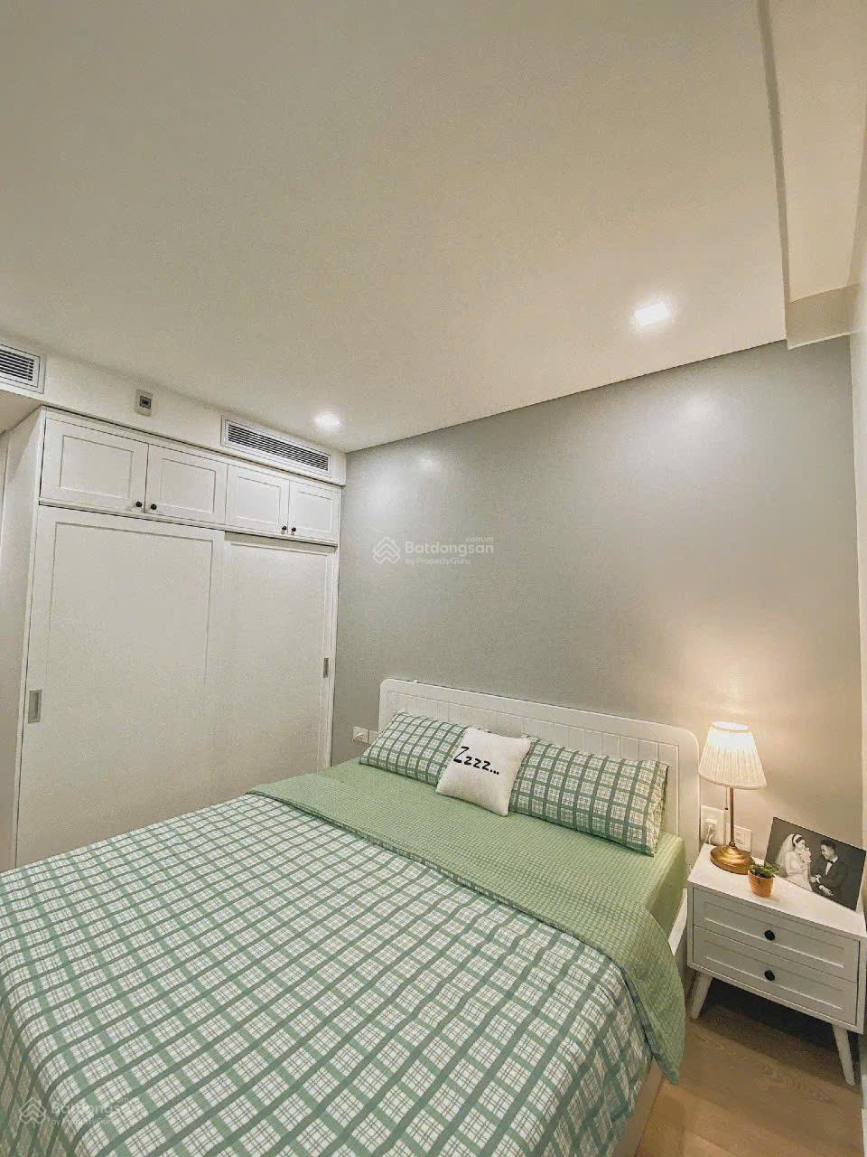 Cho thuê CHCC RichStar Hòa Bình, Tân Phú. DT 65m2 2PN 2WC. 12 triệu, ở được liền. LH 0949 229 ***