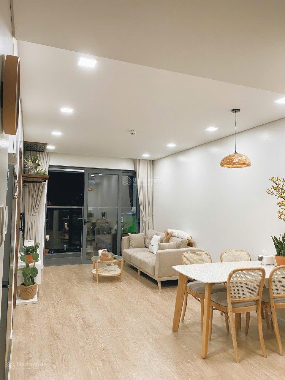 Cho thuê CHCC RichStar Hòa Bình, Tân Phú. DT 65m2 2PN 2WC. 12 triệu, ở được liền. LH 0949 229 ***