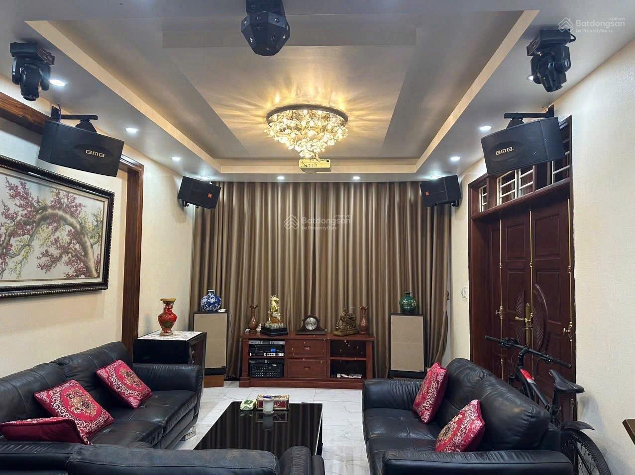 Bán nhà Bồ Đề quận Long Biên DT 160m2 xây 5 tầng, cách 15m ra ô tô tránh giá 17,5 tỷ