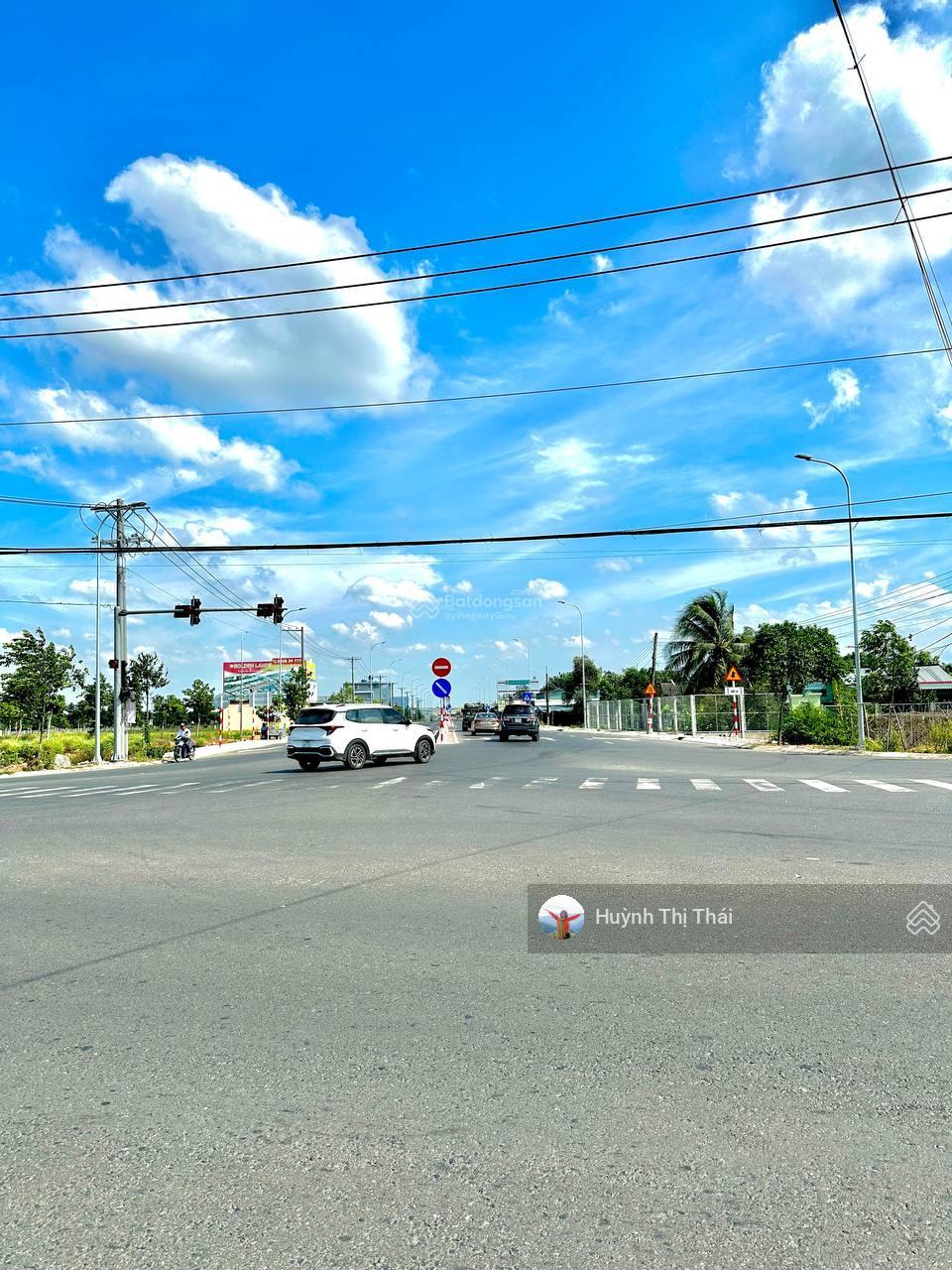 Chủ cần tiền bán gấp lô đất gần mặt tiền 818 Thị trấn Thủ Thừa Long An. Sổ hồng riêng