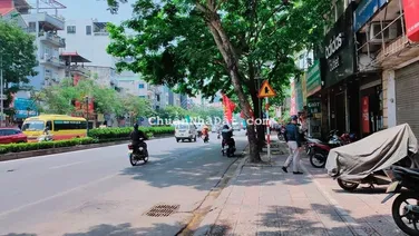 Bán nhà 2 tầng, lô góc, vị trí đẹp tại phố Nguyễn Văn Cừ, 5 phút qua trung tâm Hà Nội, giá 4.2 tỷ