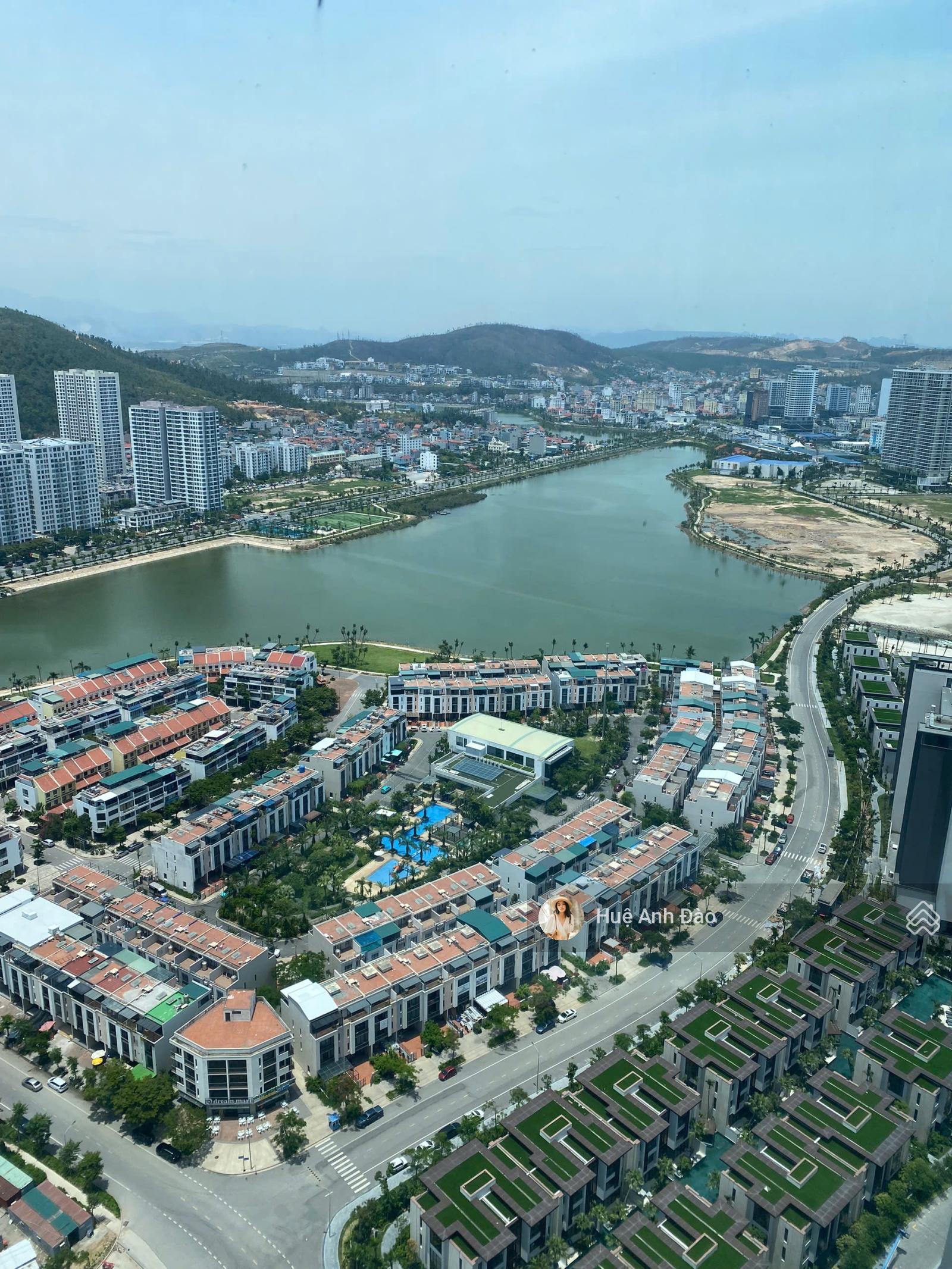 Cắt lỗ 1 phòng ngủ tầng cao + view Hồ Núi thoáng mát, làm việc chính chủ - giá chỉ 2.5 tỷ