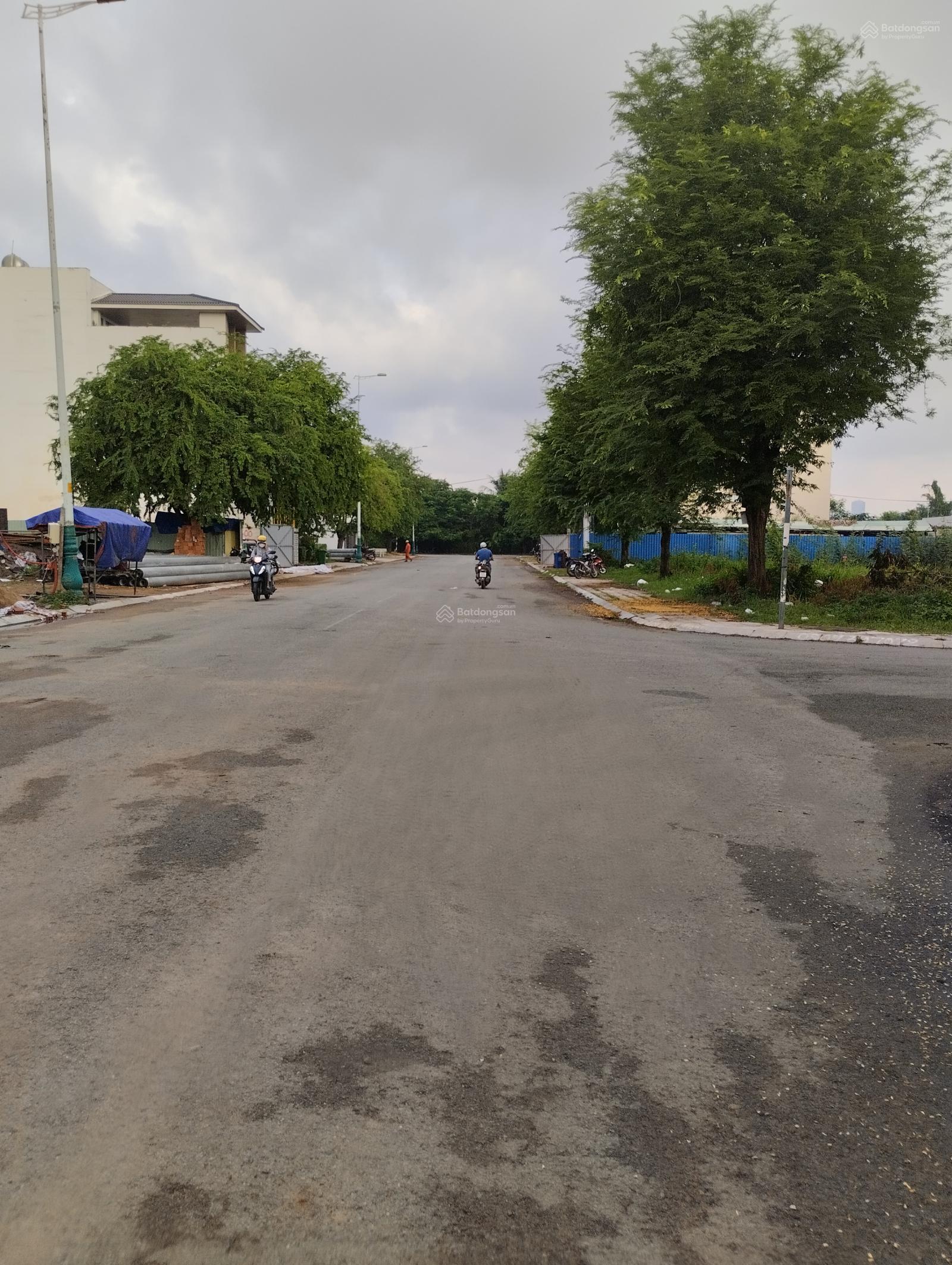 Bán đất khu Villa Thủ Thiêm góc 2 mặt tiền đường Vũ Phương Đề 305m2, giá 210tr/m2