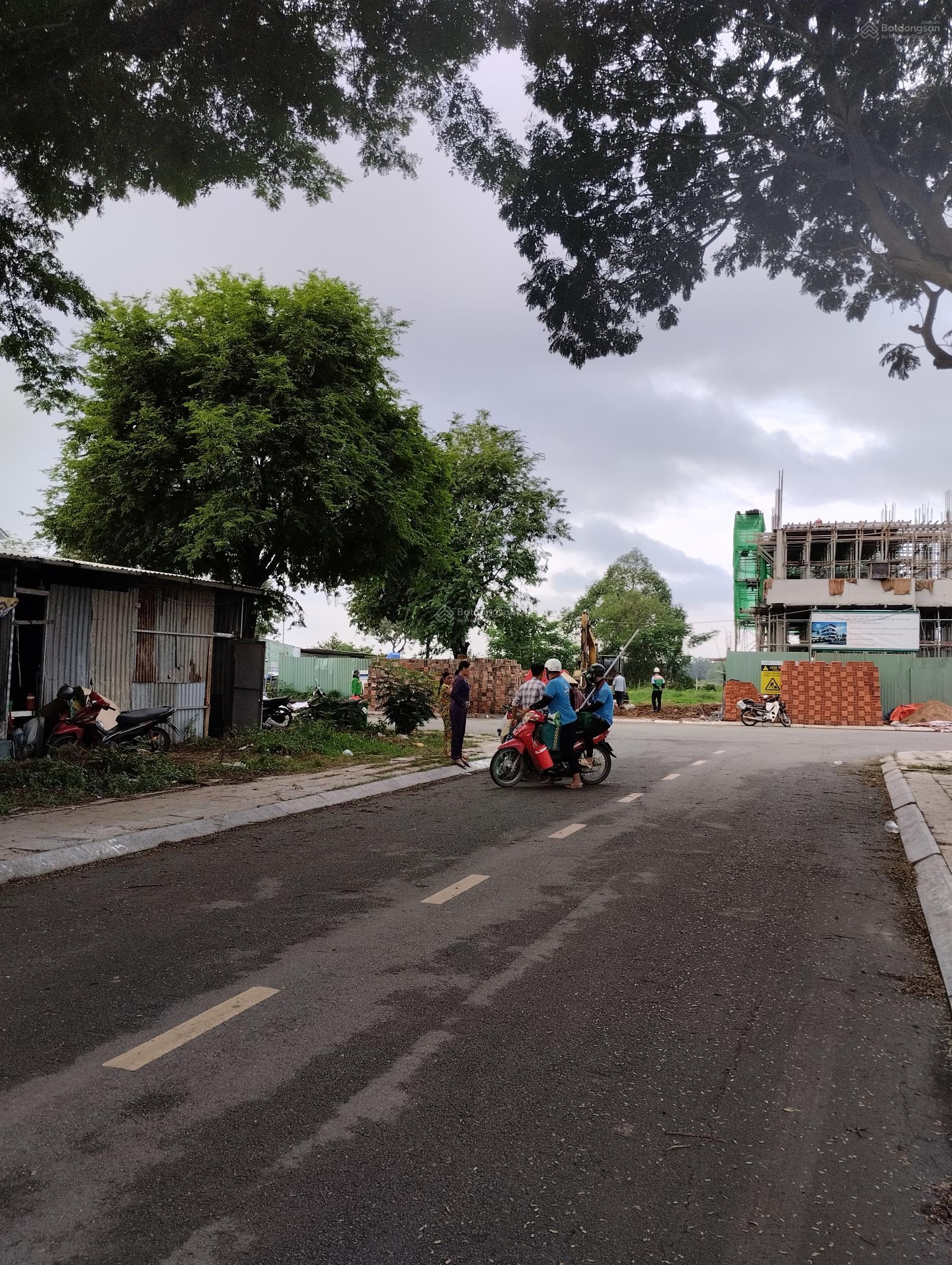 Bán đất khu Villa Thủ Thiêm góc 2 mặt tiền đường Vũ Phương Đề 305m2, giá 210tr/m2