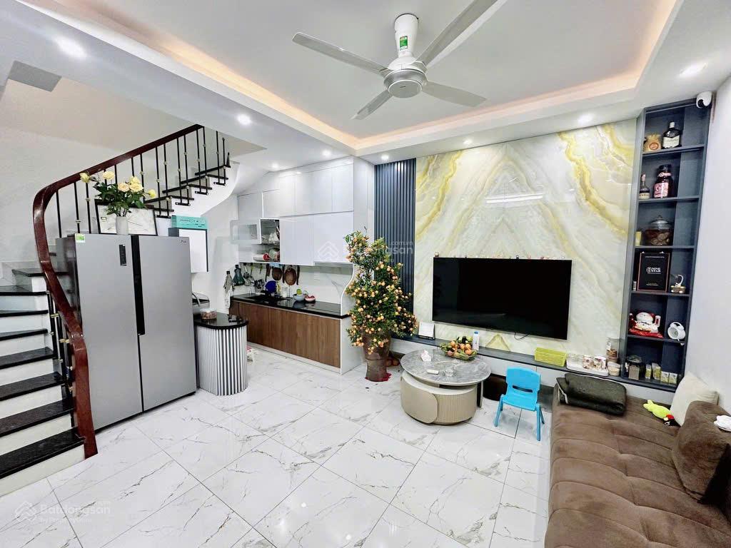 Hàng Hot Đẹp 30m ra phố Lạc Long Quân sát Hồ Tây Full nội thất mới 34m2 5 tầng MT 5m 8,5 tỷ Tây Hồ