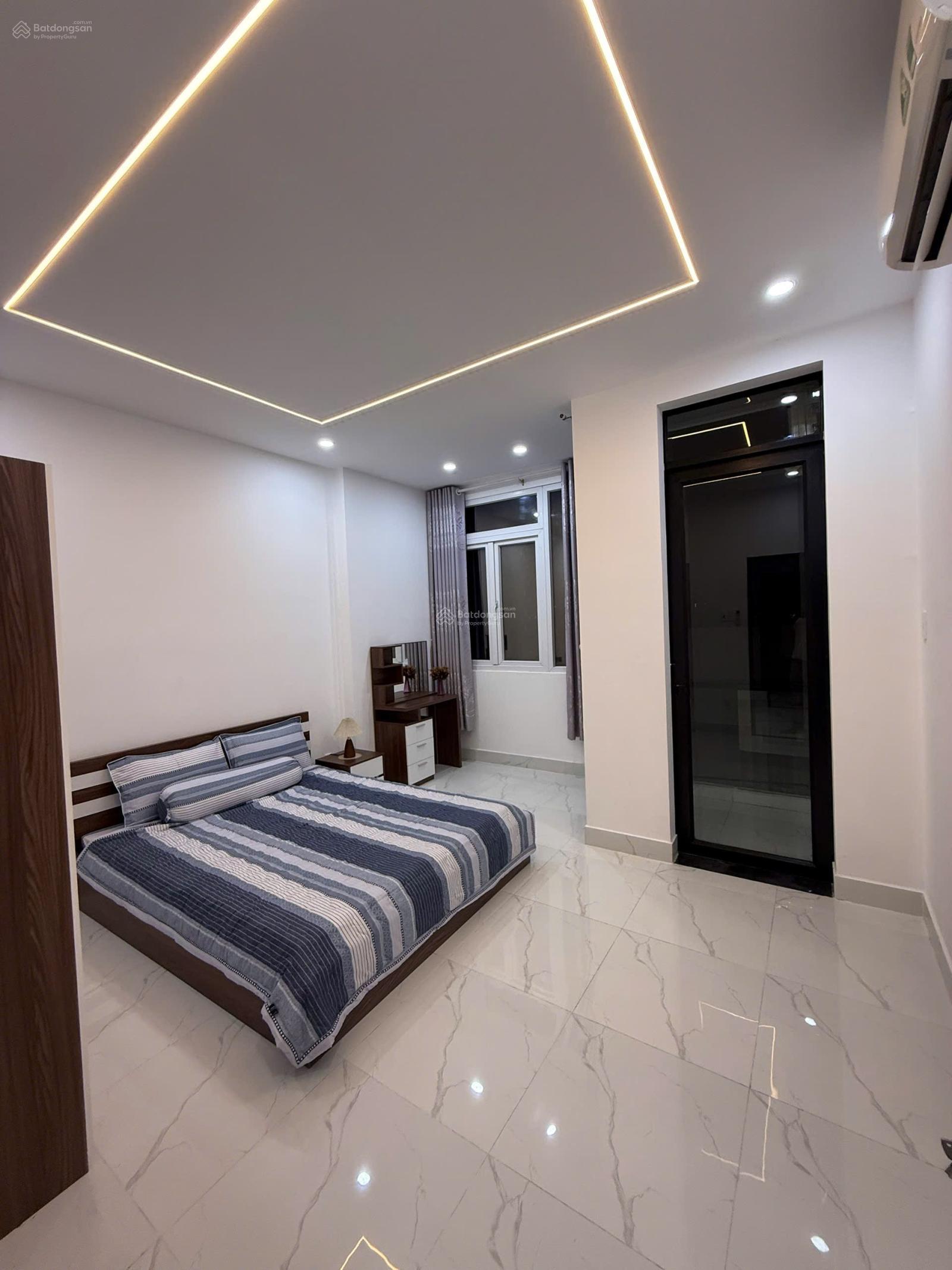 Bán nhà 3 tầng tặng full nội thất - đường xe hơi tránh nhau - giá chỉ hơn 5 tỷ - cách Lò Lu 100m