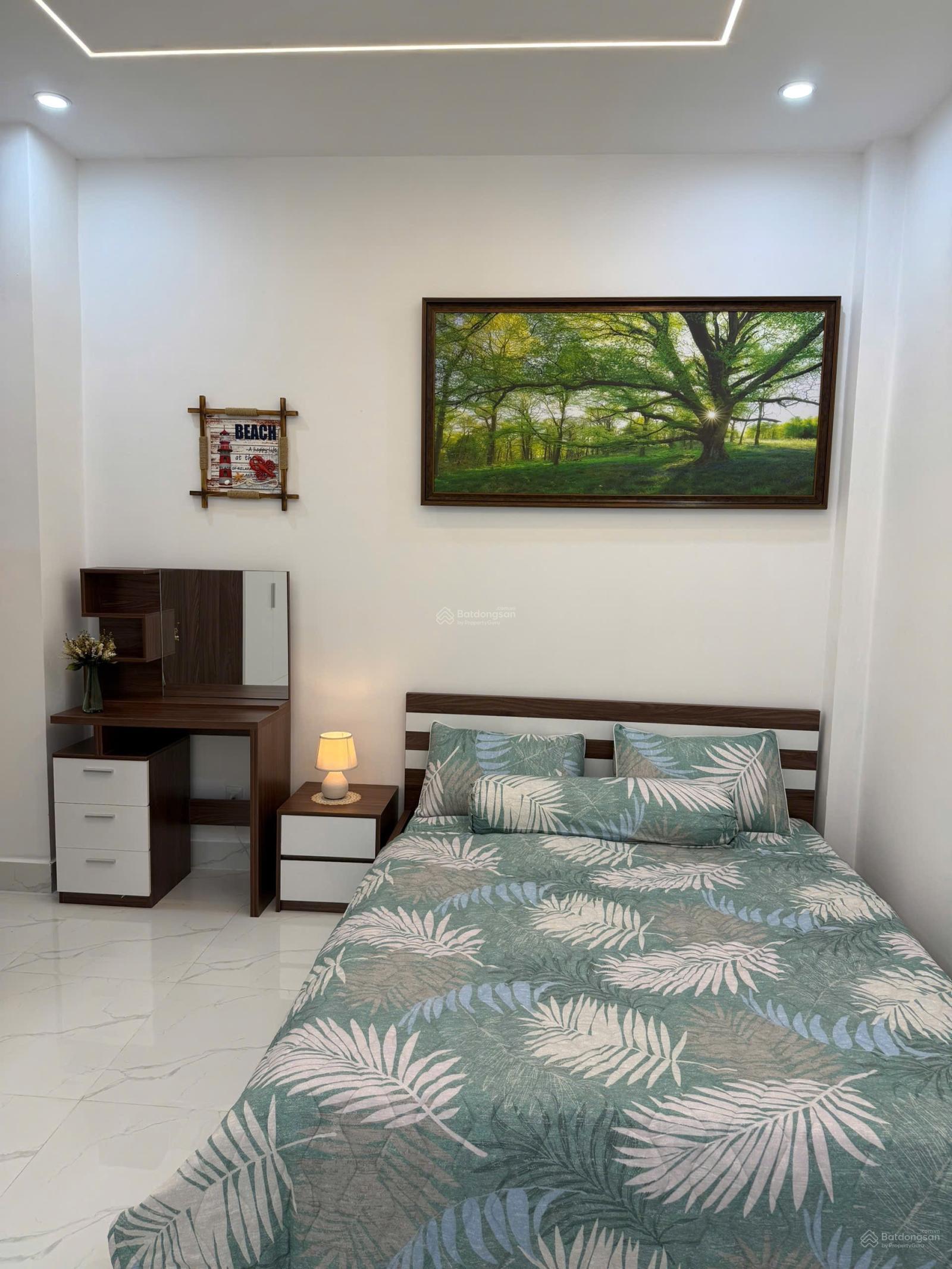 Bán nhà 3 tầng tặng full nội thất - đường xe hơi tránh nhau - giá chỉ hơn 5 tỷ - cách Lò Lu 100m