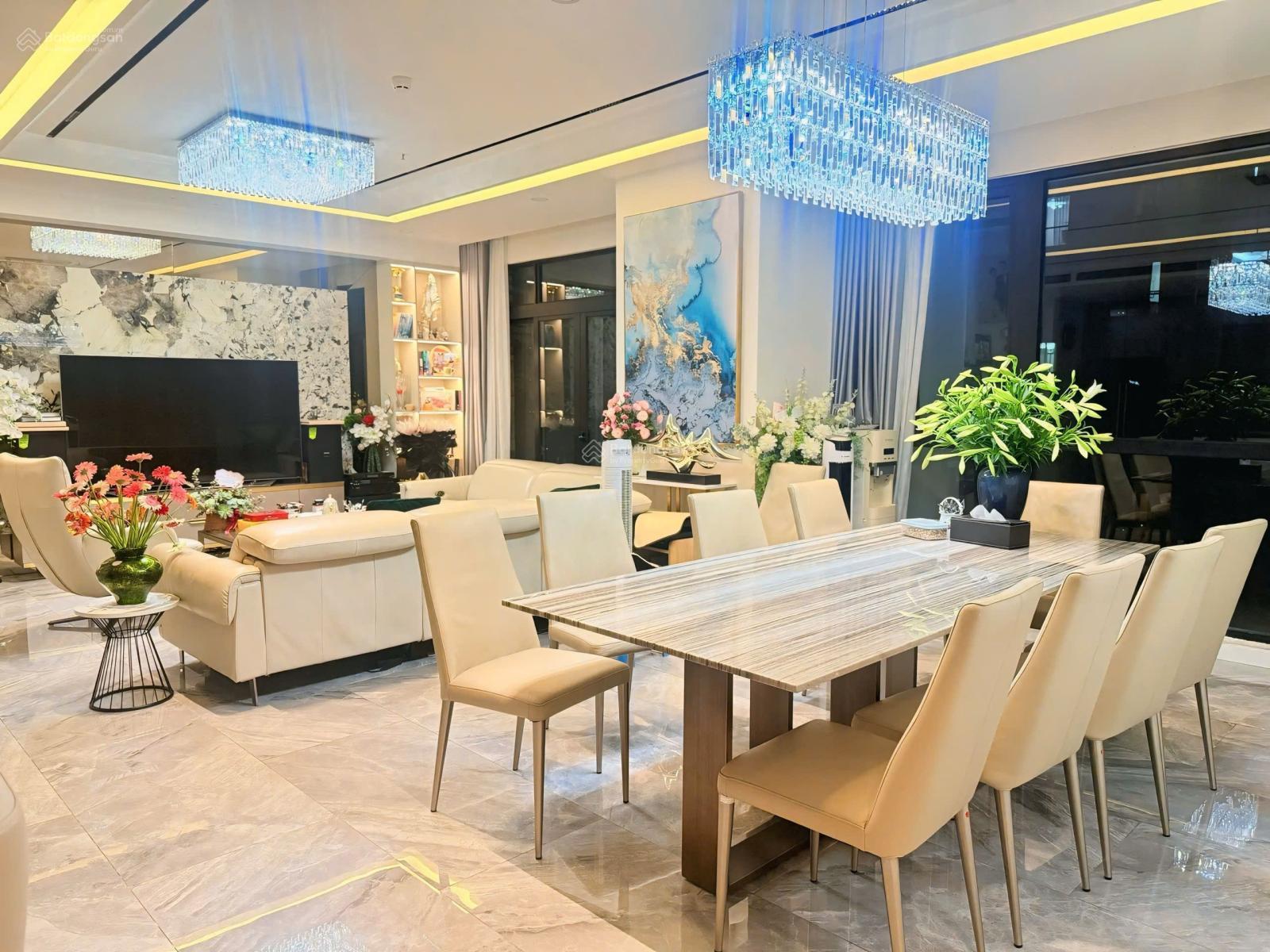 Chính chủ cần bán căn góc 4n3vs toà 24T1 Trung Hoà Nhân Chính, 160m2, nội thất đẹp, hướng mát
