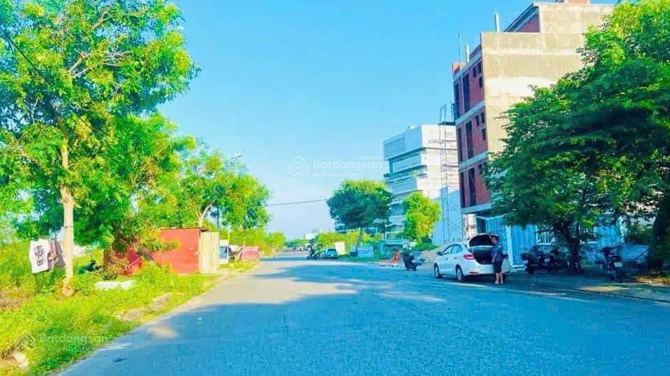 Hạ giá! Bán gấp lô đường lớn 10m5 ngay cổng ĐH Y Phan Châu Trinh, vị trí kinh doanh