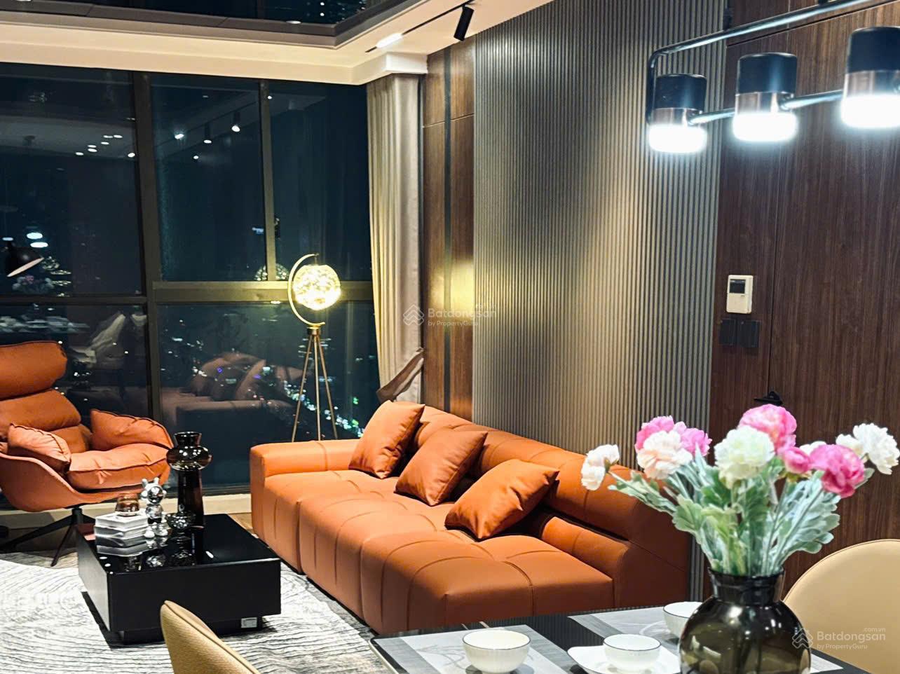 Chính chủ bán CH 3N-2VS. DT: 89m2 giá 6,8 tỷ. ĐC: Vinaconex 3, Khúc Thừa Dụ. Full nội thất cao cấp