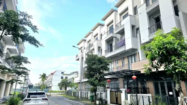 Cần tiền bán nhanh căn nhà 4 tầng Centa Diamond VSIP giá rẻ hơn thị trường 200tr chỉ 4,x tỷ