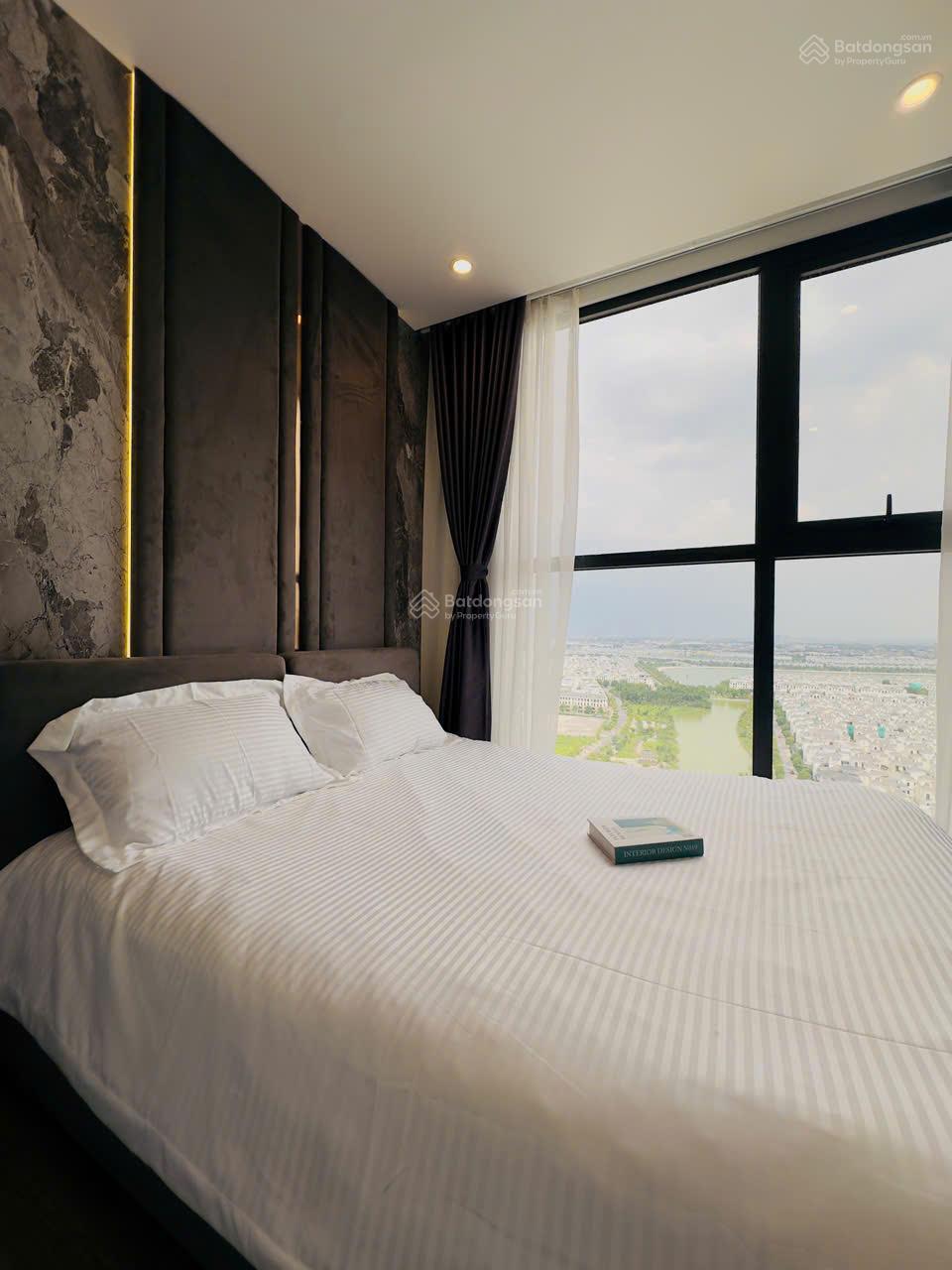 Bán gấp căn góc 2PN 64m2 The Pavilion - Vinhomes Ocean Park. View hồ điều hòa Gia Lâm. Giá 3,6 tỷ