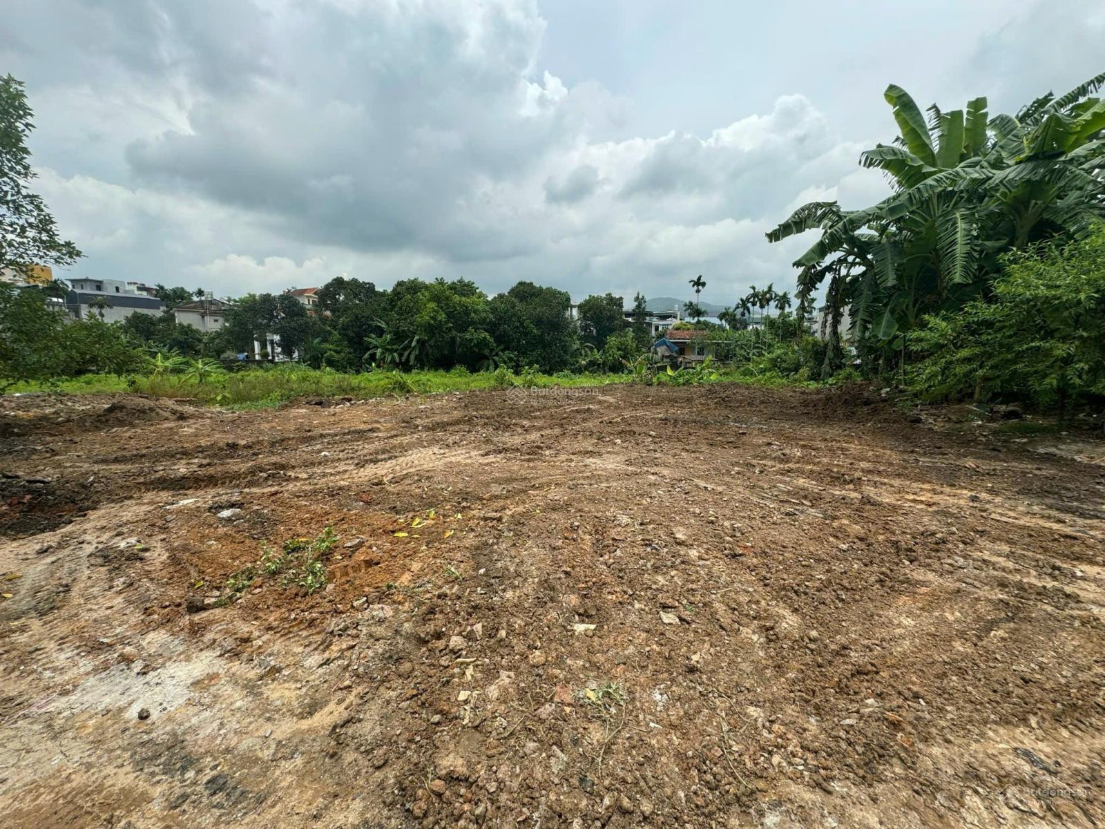 Bán đất 3900m2 sổ đỏ 1600m2 thổ cư trung tâm Uông Bí giá đầu tư, lên thổ cư tách 32 lô