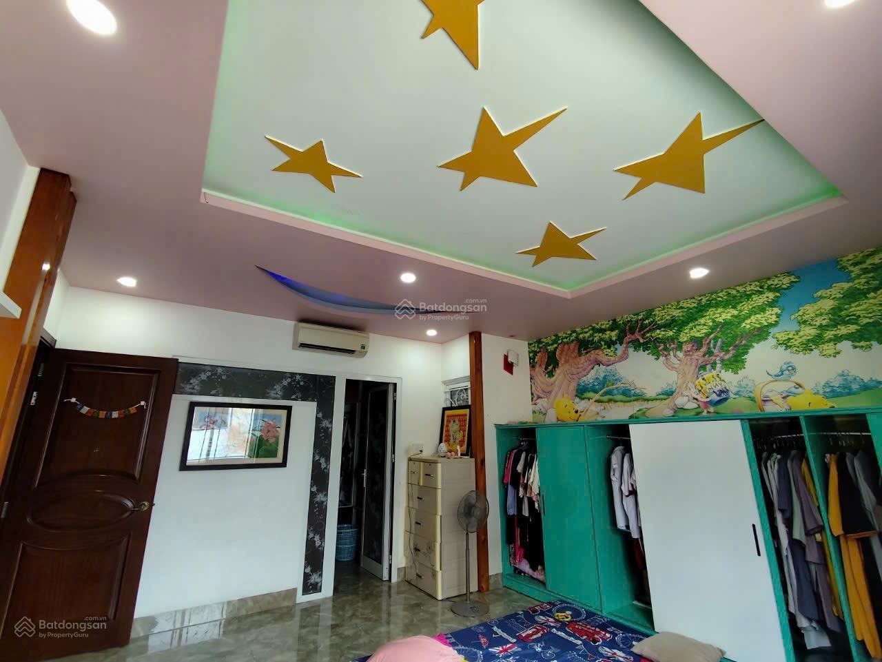 Bán nhà mặt tiền kinh doanh. Gần chợ, hạ giá bán gấp