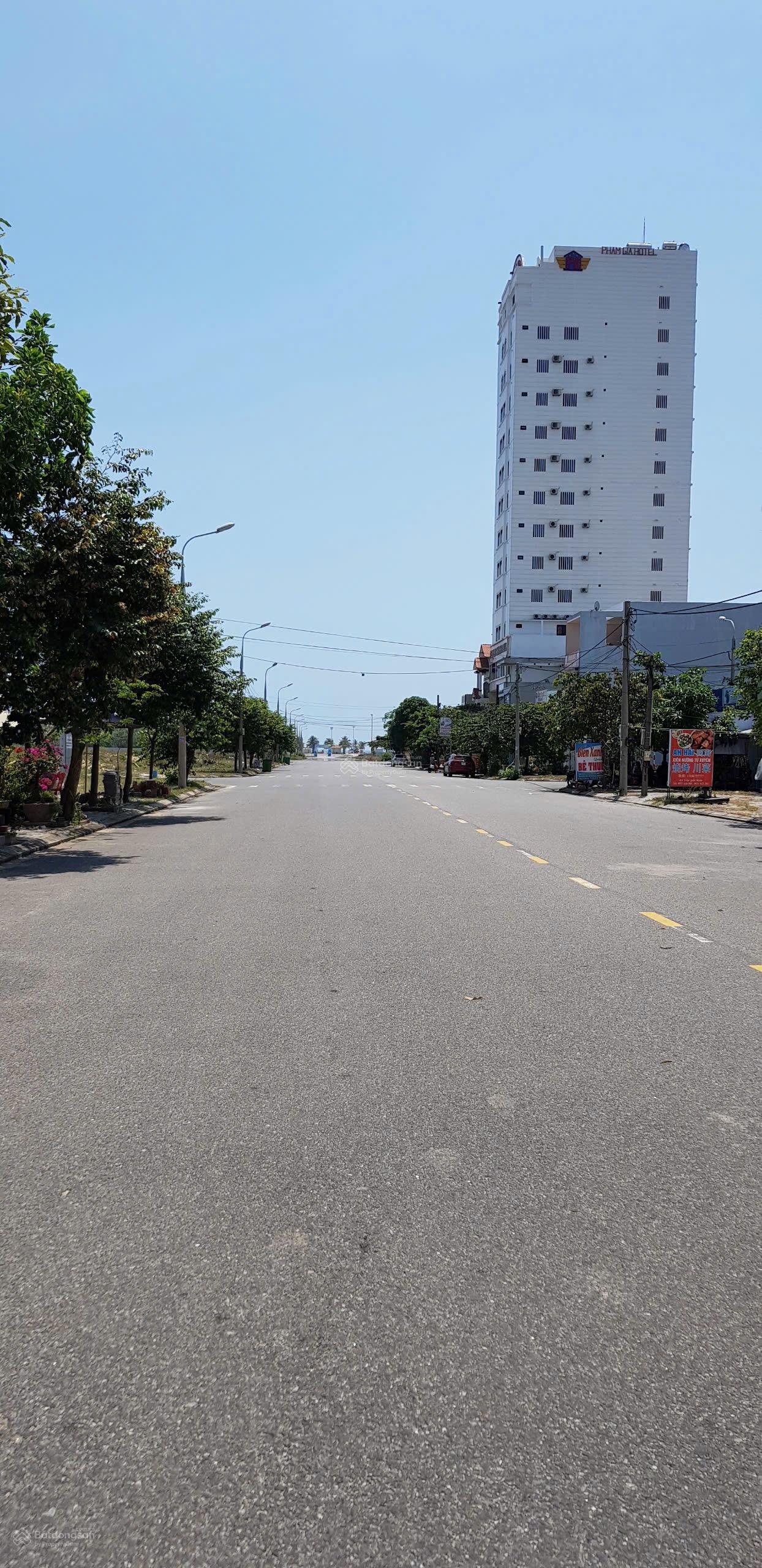 Hàng hiếm - cặp đất biển Trần Quốc Hoàn, đường 15m - sát Nguyễn Cơ Thạch + thông thẳng ra bãi tắm
