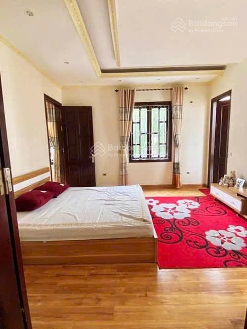 Bán biệt thự 400m2, 105 tỷ ở ngõ Hoàng Quốc Việt, view đẹp, 11PN, 8WC, 5 tầng