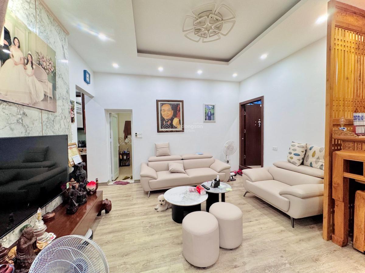 Bán căn tập thể 2 tầng ngõ 108 Lò Đúc 160m2, 4 ngủ, 2 WC, sổ đỏ riêng chỉ 5,1 tỷ