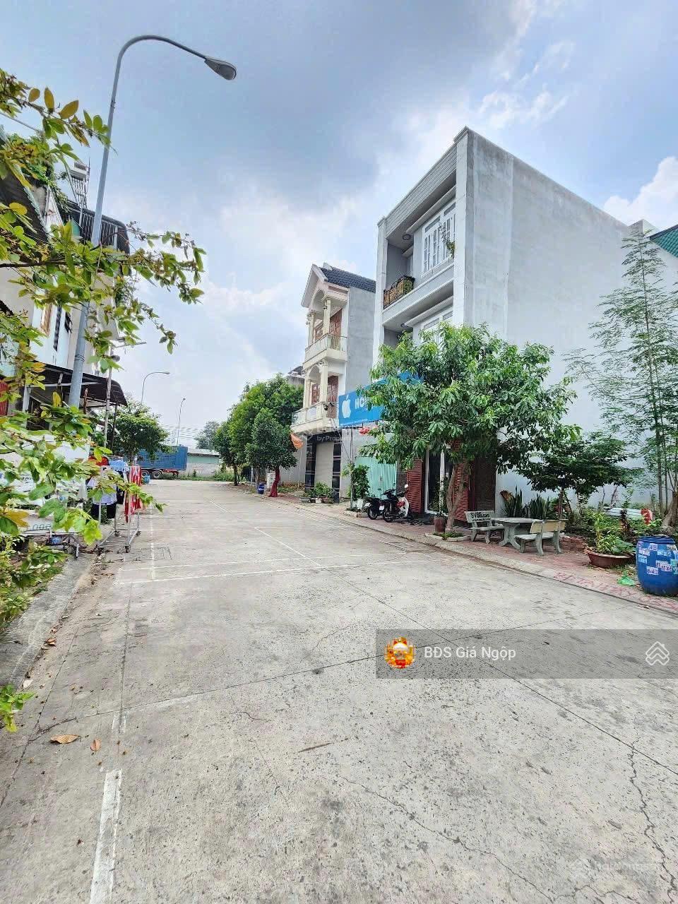 Bán lô đất DT 80m2 Sổ sẵn, Full thổ cư, trong KDC, đường Nguyễn Văn Tiết giao với Lái Thiêu 45