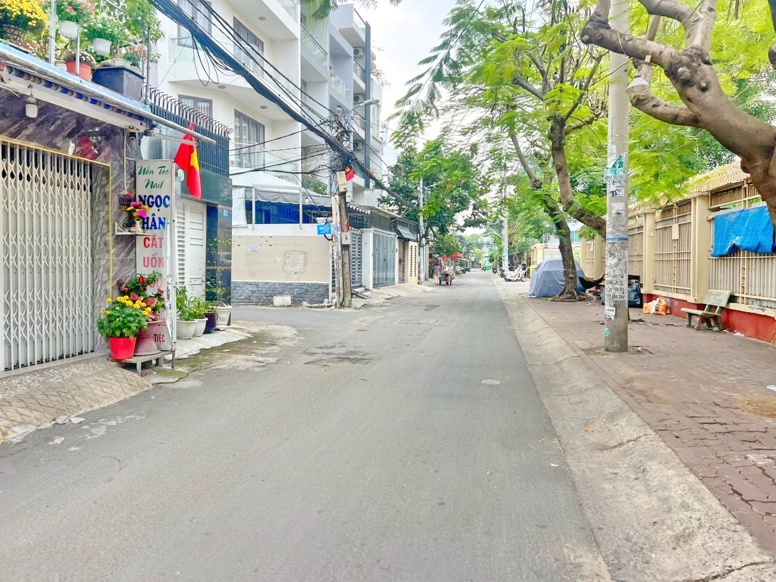 Nhà 3 tầng đường nhựa xe hơi 8m cạnh Lâm Văn Bền Q7