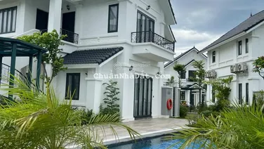 Chính chủ bán biệt thự Thanh Liên mặt hồ Sen, full nội thất, có sổ đỏ. Gía tốt nhất Vườn Vua Resort
