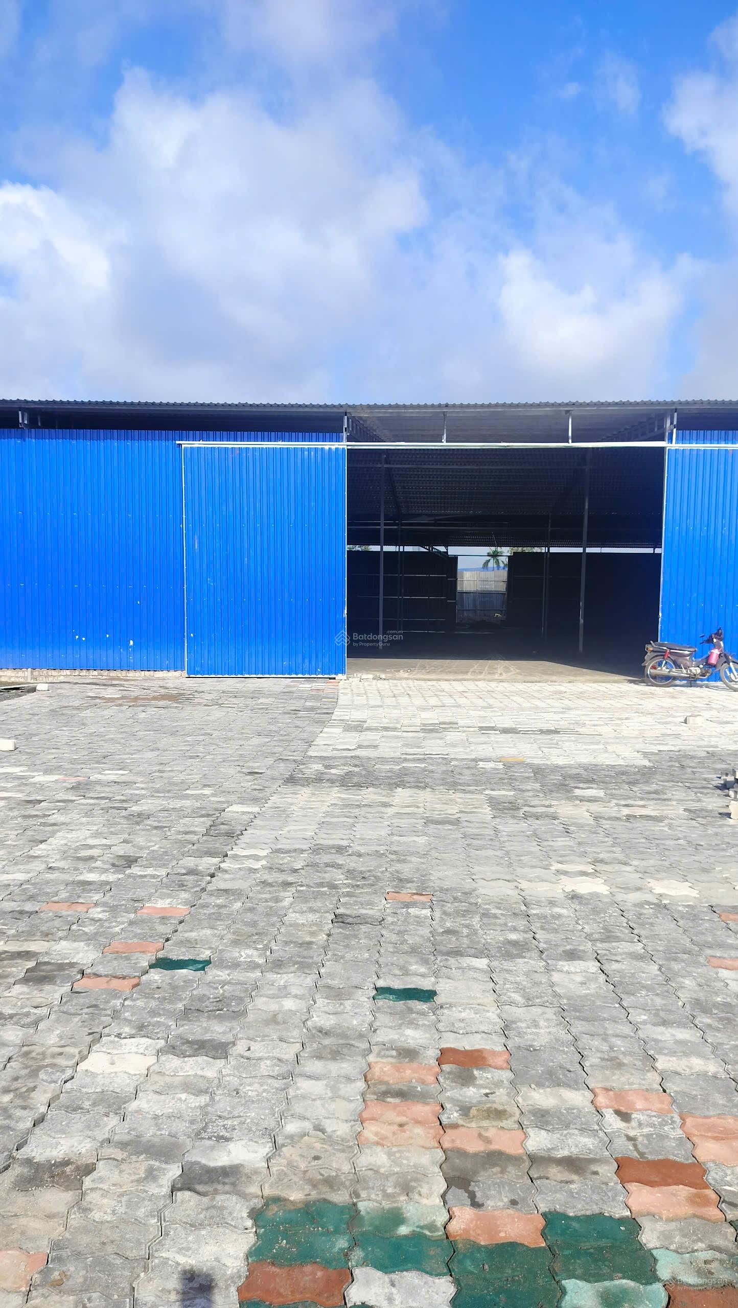 Cho thuê kho xưởng 1.800m2 đường Dương Công Khi Hóc Môn
